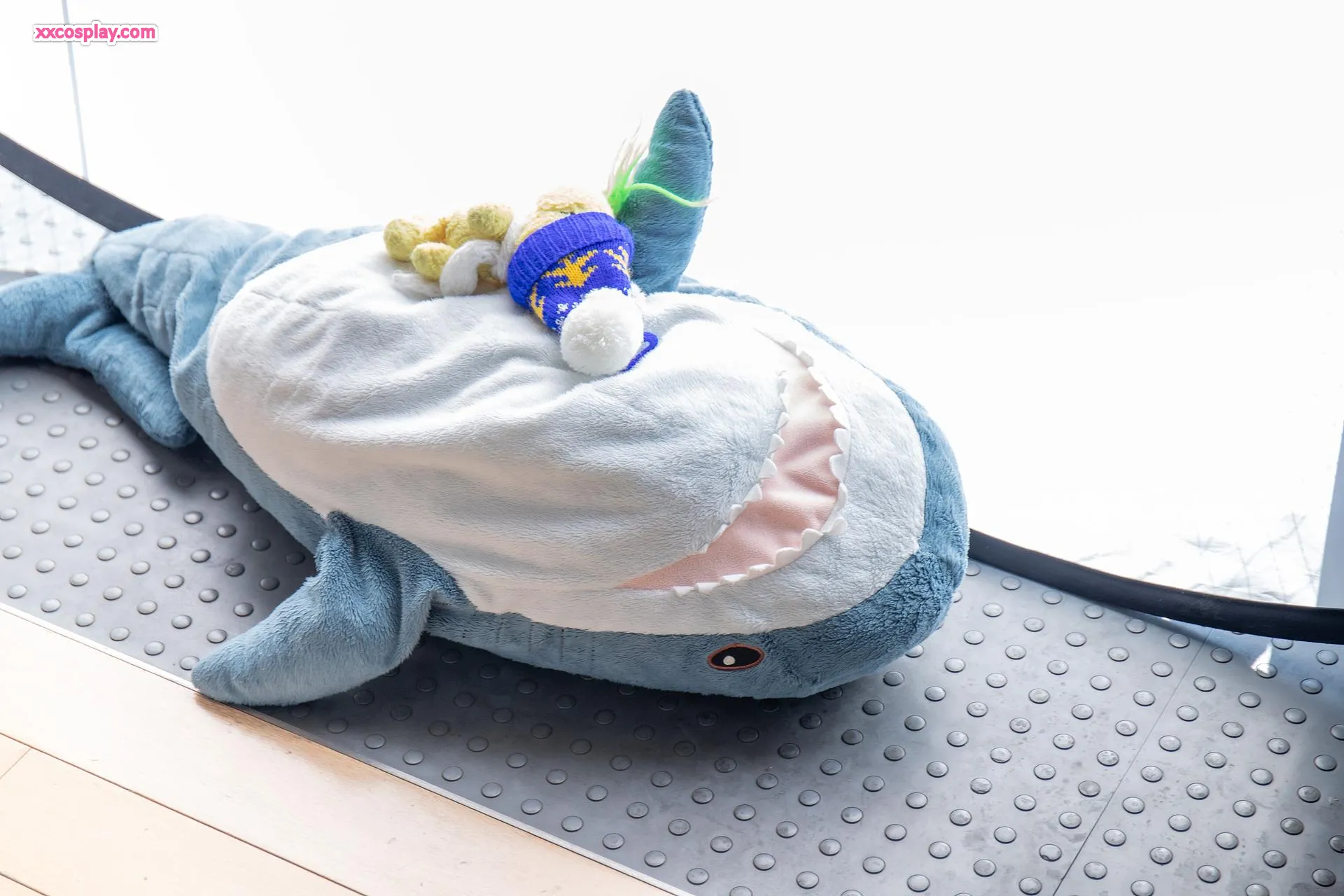 柳丸のかわいいビキニ＆スカーフグラビア